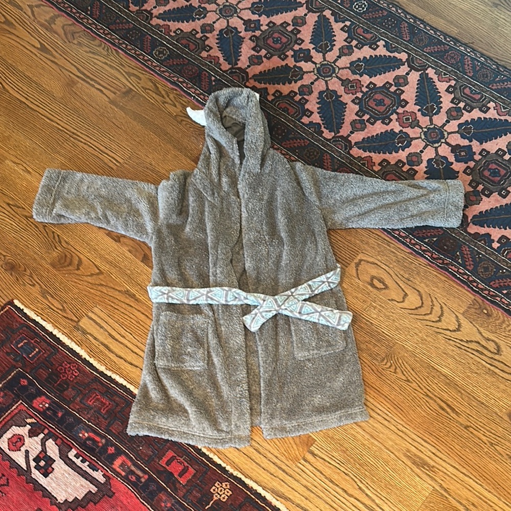 Cat and Jack boys size medium (8/10) Robe
